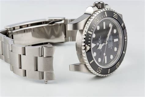 how to identify rolex model.